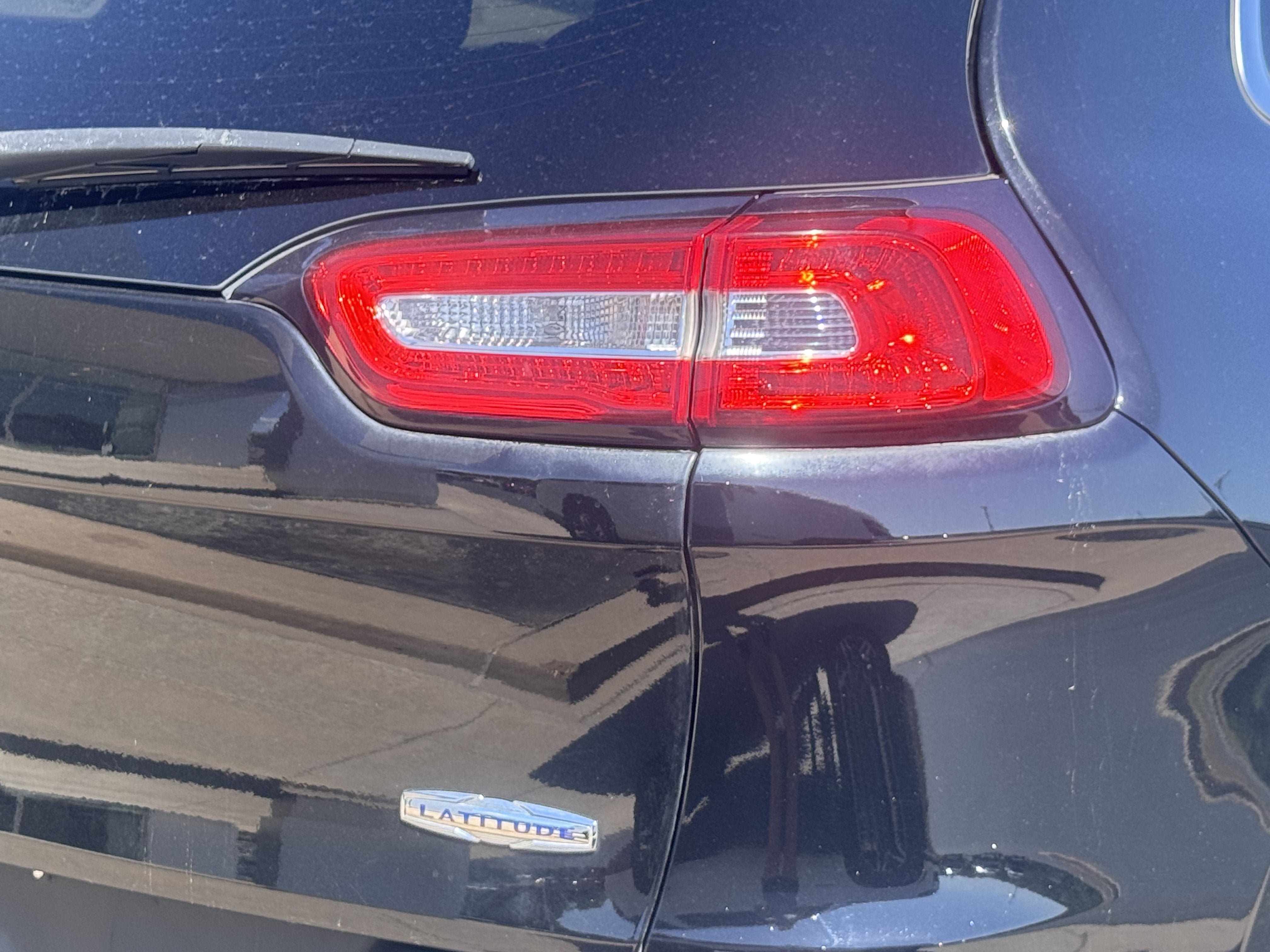 Used 2017 Jeep Cherokee Latitude FWD image 4