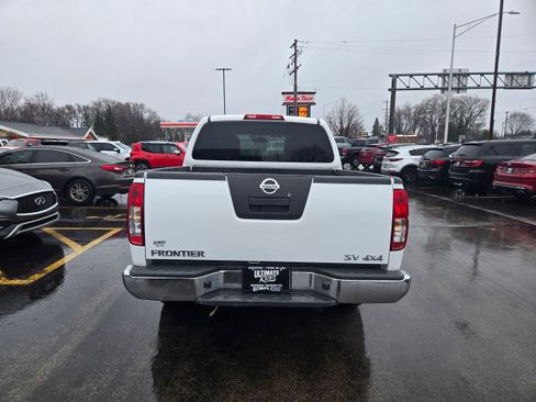 Used 2011 Nissan Frontier SV image 10