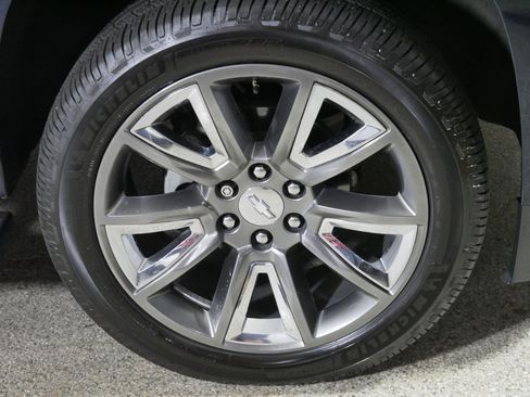 Used 2019 Chevrolet Tahoe LT w/ LT Signature Package AWD/4WD image 15