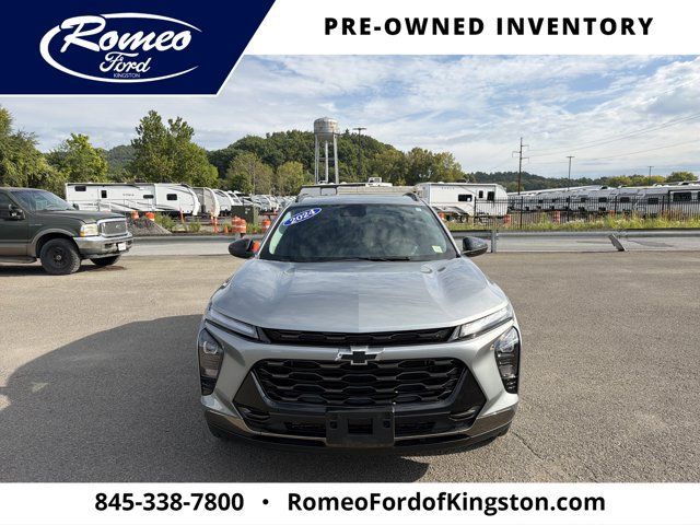 Used 2024 Chevrolet Trax ACTIV w/ Sunroof Package FWD image 2