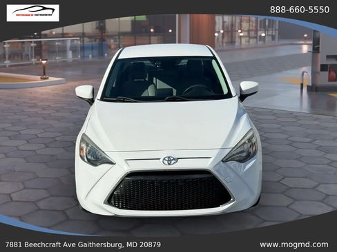 Used 2019 Toyota Yaris L image 6