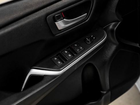 Used 2015 Toyota Camry SE FWD image 37