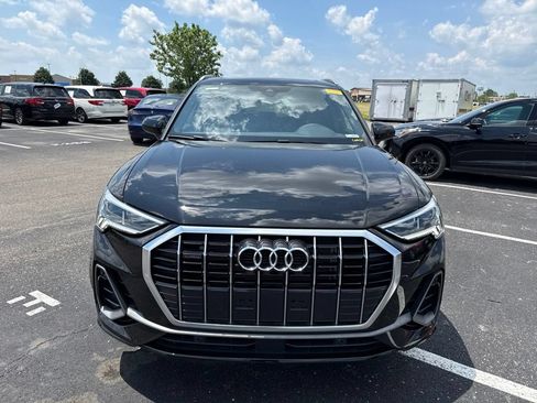 Used 2023 Audi Q3 2.0T Premium w/ Convenience Package AWD/4WD image 2