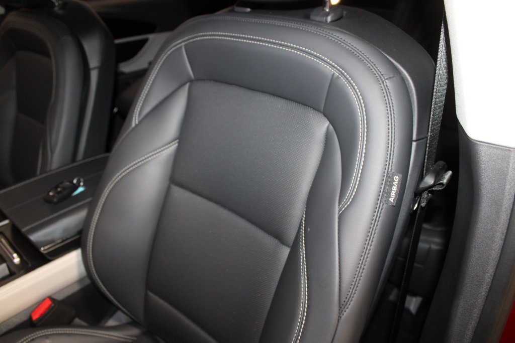Used 2025 Lincoln Nautilus Premier AWD/4WD image 8