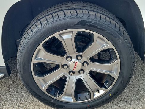 Used 2017 GMC Yukon SLT w/ Open Road Package RWD image 12