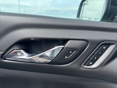 Used 2023 GMC Acadia SLT w/ Elevation Edition image 12