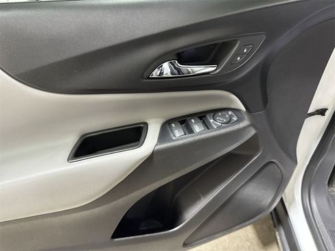 Used 2020 Chevrolet Equinox LS image 20