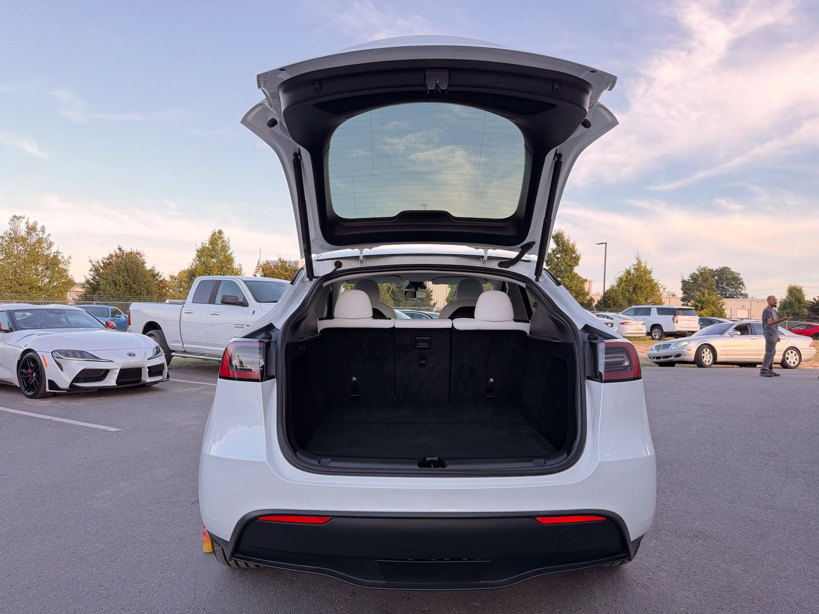 Used 2023 Tesla Model Y Long Range AWD/4WD image 24