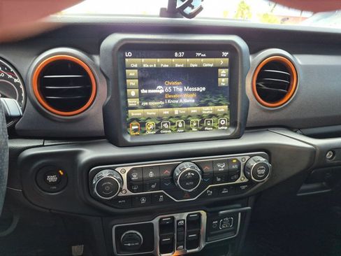 Used 2020 Jeep Gladiator Mojave AWD/4WD image 11