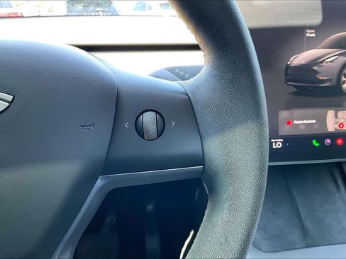 Used 2022 Tesla Model Y Long Range AWD/4WD image 24