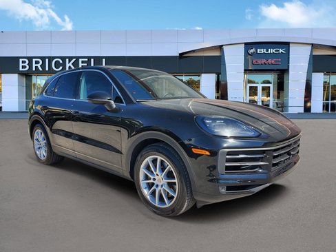 Used 2024 Porsche Cayenne image 2
