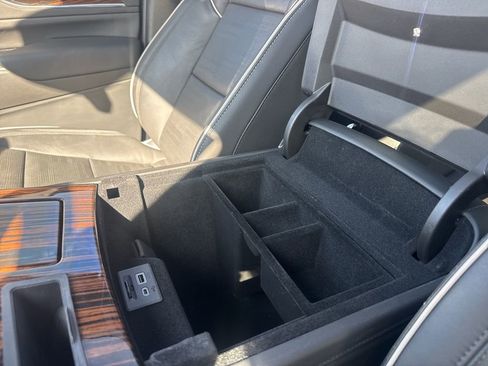 Certified 2024 Cadillac Escalade ESV Premium Luxury image 21