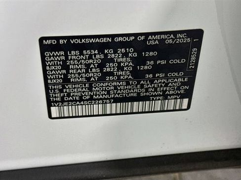 Used 2025 Volkswagen Atlas Cross Sport SE FWD image 33