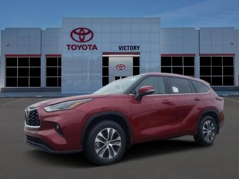 New 2026 Toyota Highlander XLE image 1