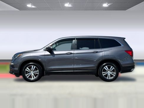 Used 2017 Honda Pilot EX image 2