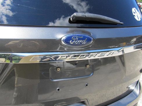 Used 2017 Ford Explorer Limited image 11