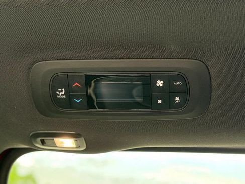 Used 2023 Chrysler Pacifica Limited w/ S Appearance Package FWD image 8