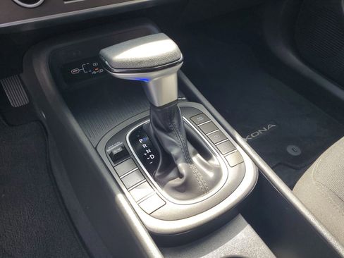 Used 2025 Hyundai Kona SE FWD image 25