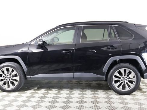 Used 2020 Toyota RAV4 XLE Premium image 3