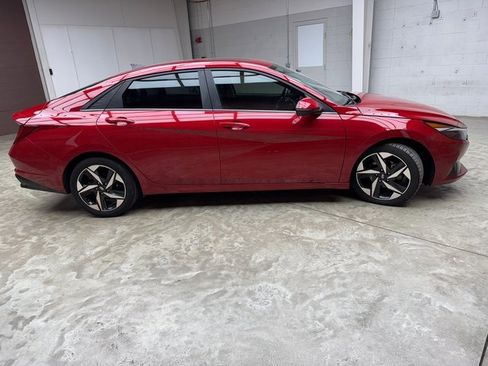 Used 2023 Hyundai Elantra Limited w/ Preferred Accessory Package image 6