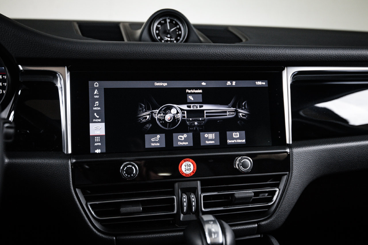 Certified 2026 Porsche Macan AWD/4WD image 18