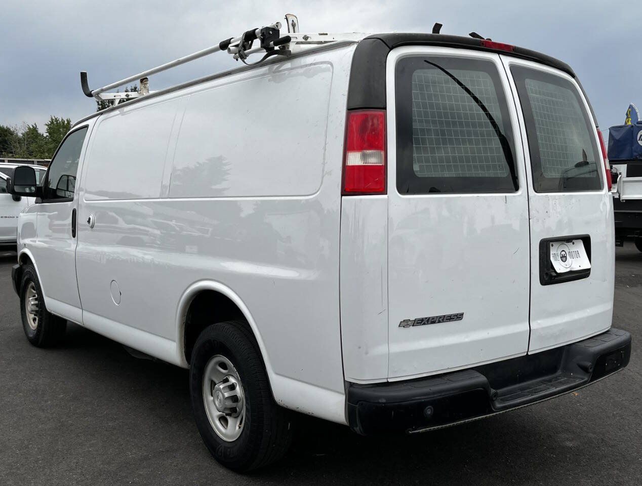 Used 2017 Chevrolet Express 2500 RWD image 7