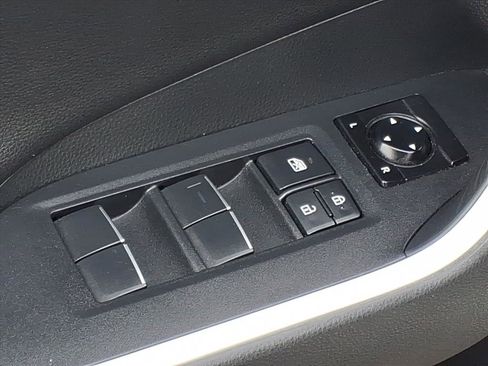 Used 2019 Toyota RAV4 Limited image 14