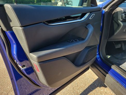 Used 2021 Maserati Levante Base image 22