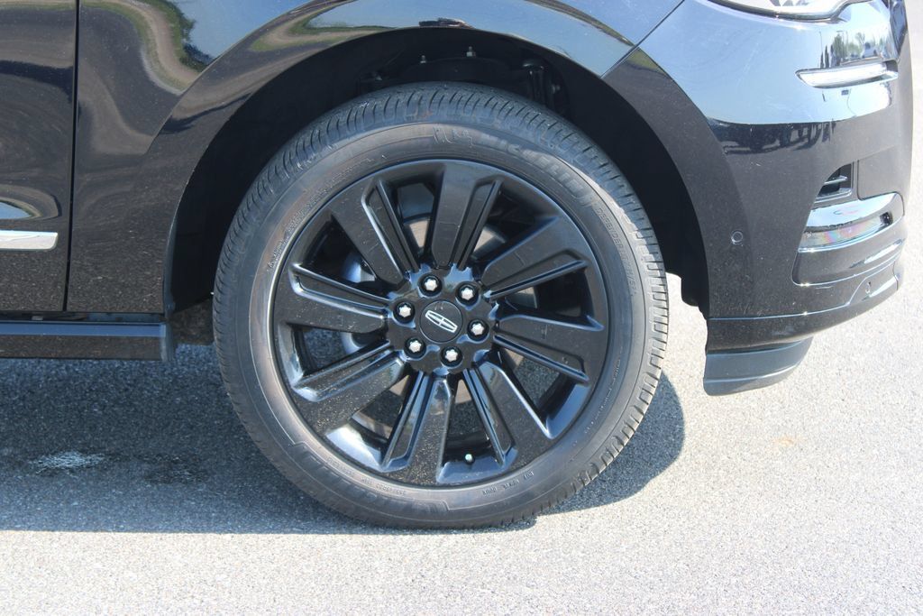 Used 2024 Lincoln Navigator L Reserve AWD/4WD image 11