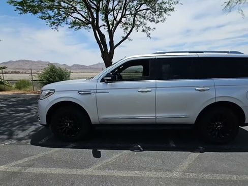 Used 2019 Lincoln Navigator Premiere AWD/4WD image 1