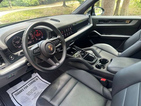 Used 2024 Porsche Cayenne AWD/4WD image 28
