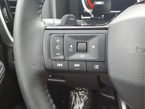 Certified 2025 Nissan Rogue SL w/ Tech Package AWD/4WD image 17