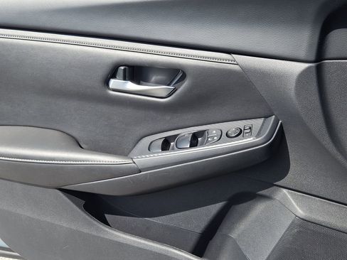 Used 2024 Nissan Sentra SV FWD image 18