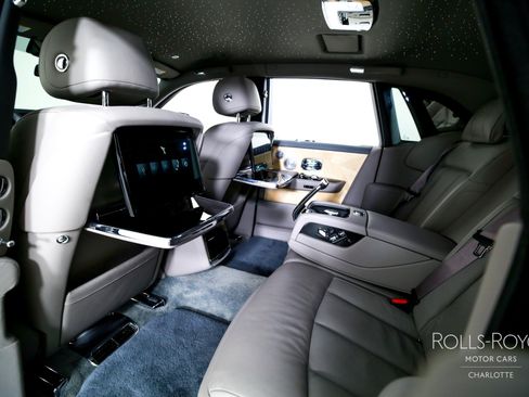 Used 2025 Rolls-Royce Phantom Sedan image 19