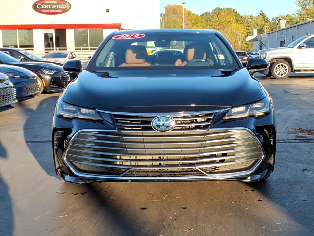 Used 2019 Toyota Avalon Limited w/ All Weather Liner Package FWD image 2