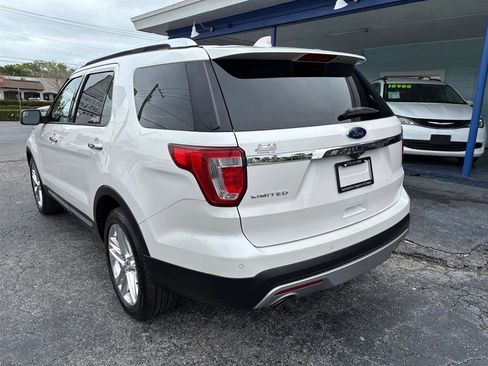 Used 2017 Ford Explorer Limited image 3