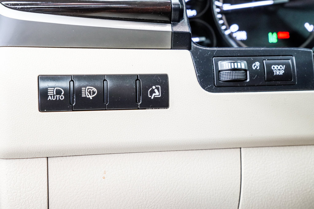 Used 2018 Lexus LX 570 4WD image 46