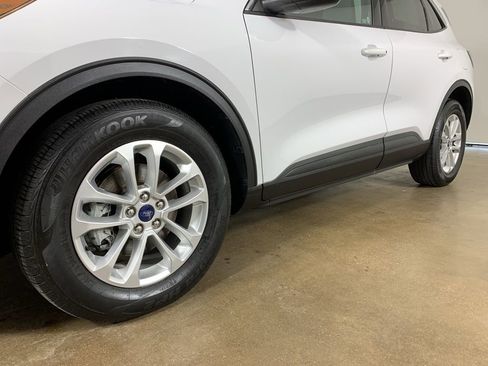 Used 2022 Ford Escape SE w/ Convenience Package FWD image 2