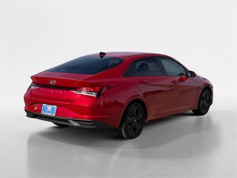 Certified 2022 Hyundai Elantra SEL w/ Convenience Package image 5