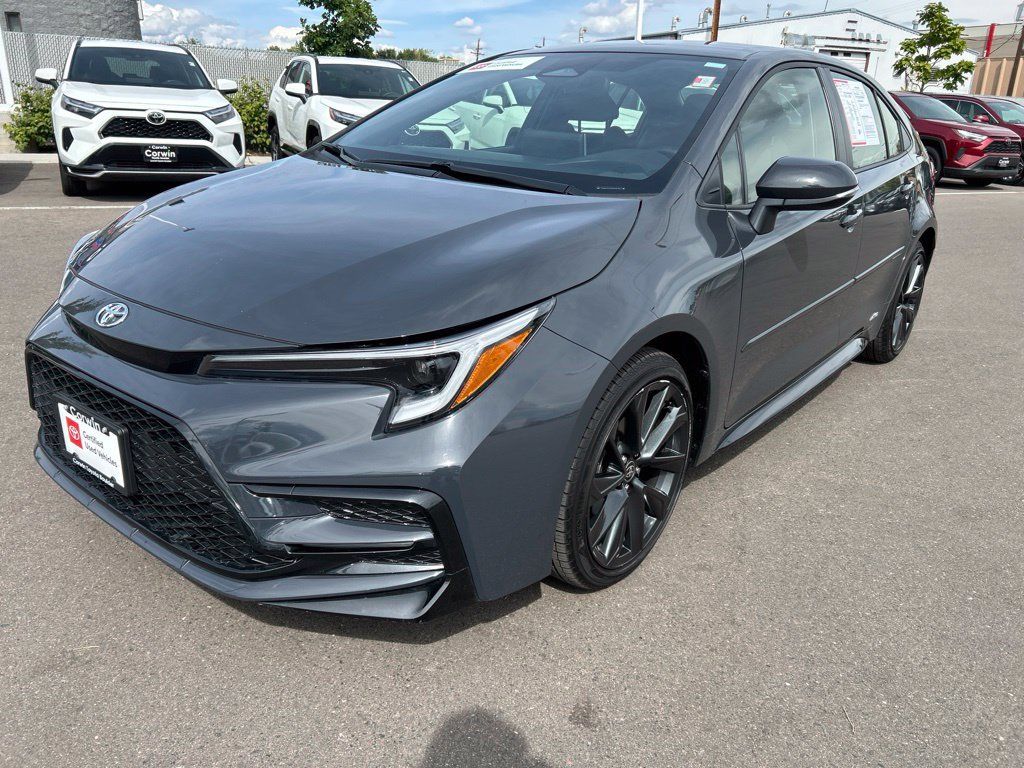 Used 2026 Toyota Corolla SE w/ SE Premium Package AWD/4WD image 4