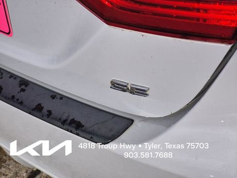 Used 2022 Toyota Camry SE w/ Convenience Package FWD image 8