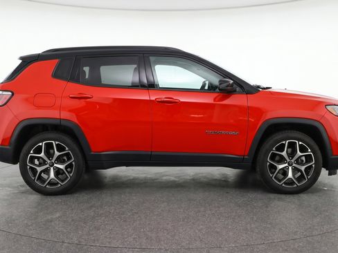 Used 2025 Jeep Compass Limited AWD/4WD image 11