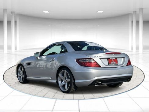 Used 2013 Mercedes-Benz SLK 250 image 2