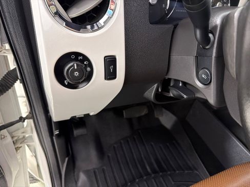 Used 2015 Ford F250 Platinum w/ FX4 Off-Road Package AWD/4WD image 15