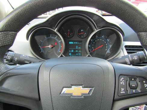 Used 2014 Chevrolet Cruze LS image 11