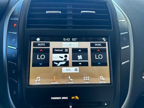Used 2019 Lincoln MKC Select FWD image 19