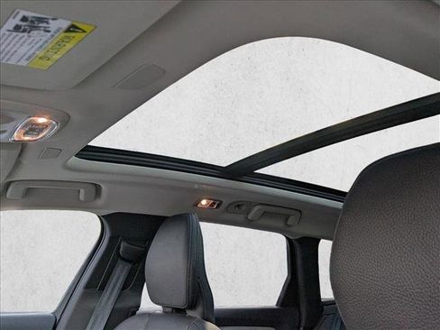 Used 2021 Volvo V90 T6 Cross Country w/ Climate Package image 16