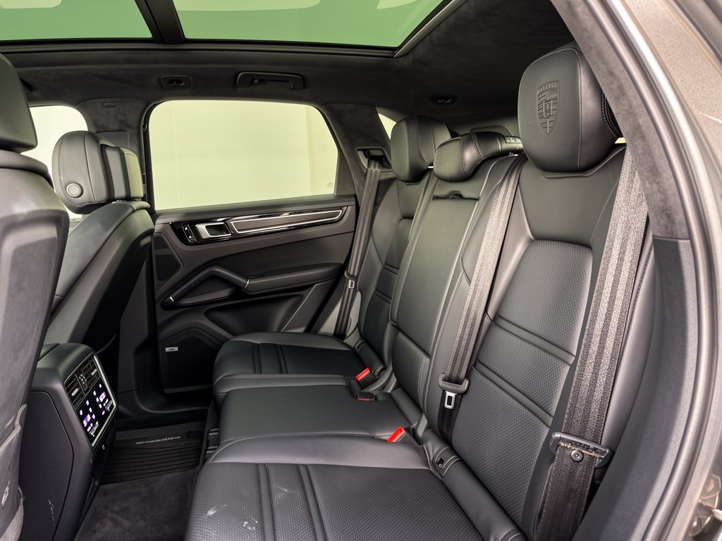 Certified 2021 Porsche Cayenne GTS AWD/4WD image 25