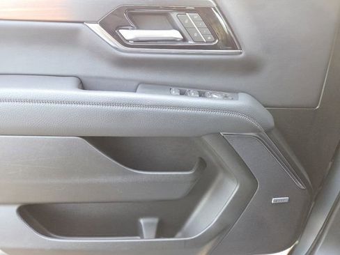 Used 2025 GMC Yukon Denali image 37