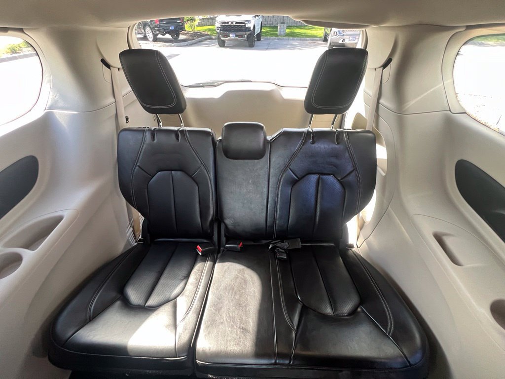 Used 2023 Chrysler Pacifica Touring-L FWD image 20